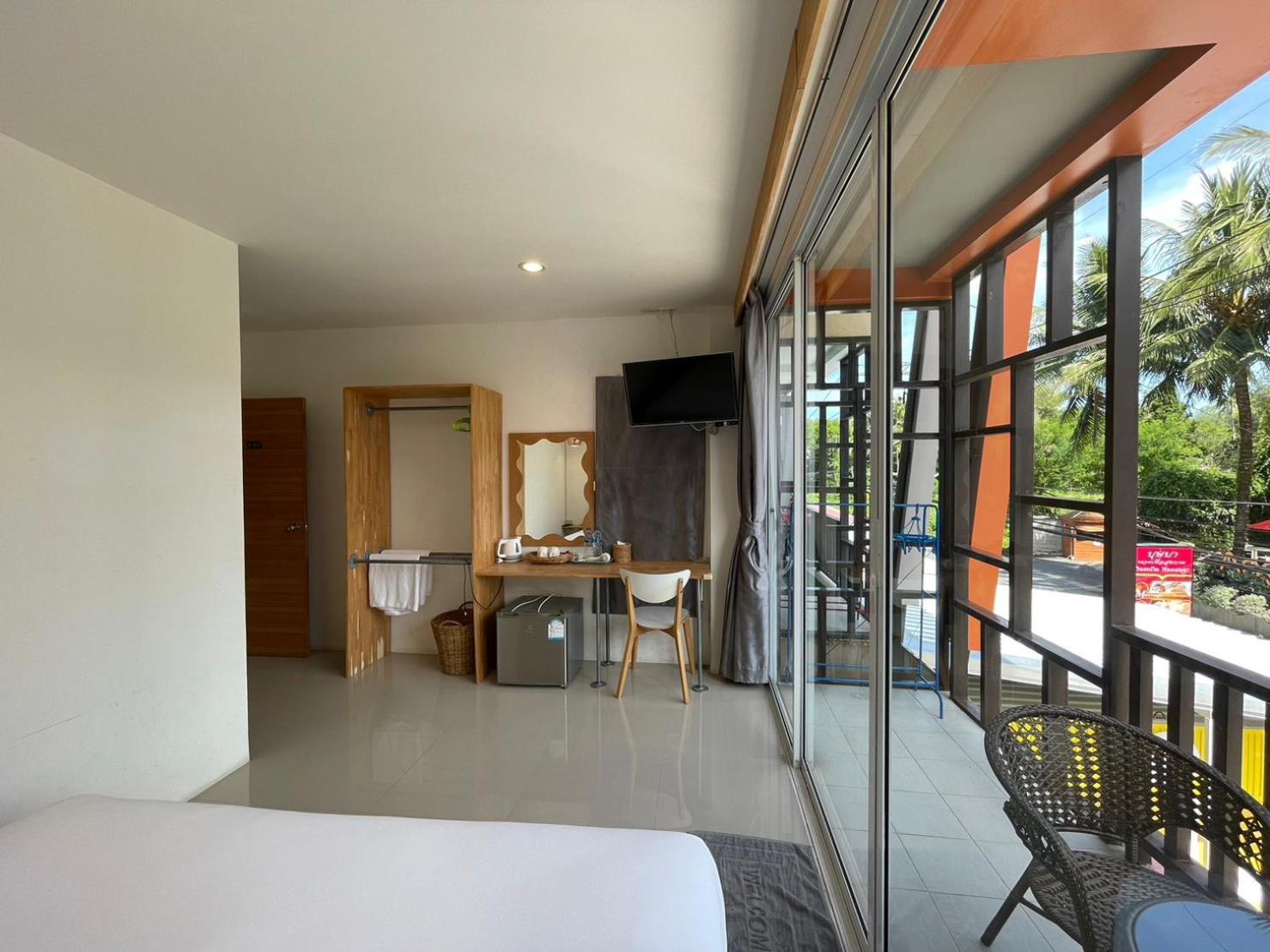 Dwell Phuket Airport Hotel At Naiyang Nai Yang Exterior photo