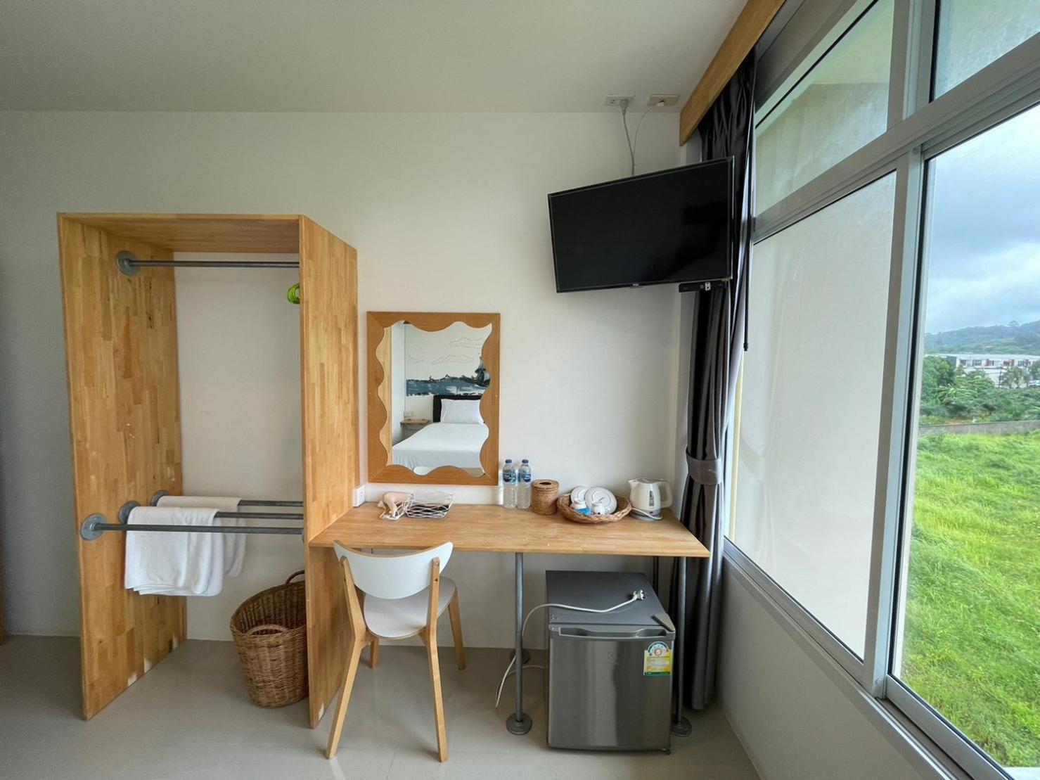 Dwell Phuket Airport Hotel At Naiyang Nai Yang Exterior photo
