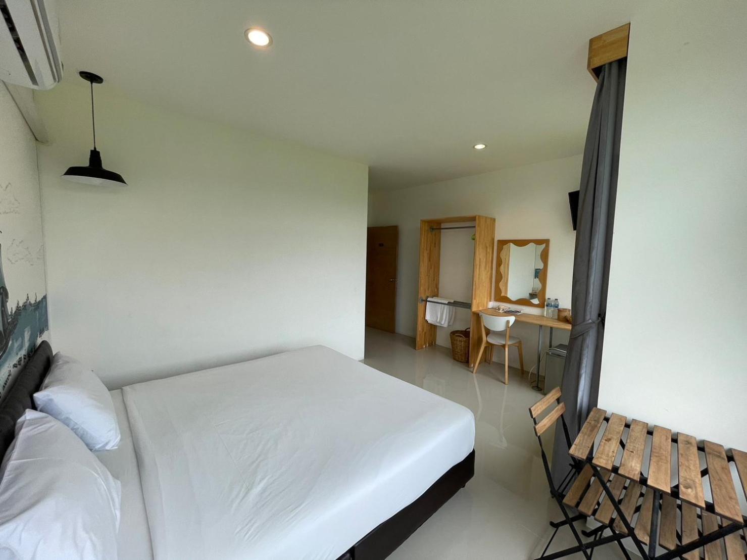 Dwell Phuket Airport Hotel At Naiyang Nai Yang Exterior photo