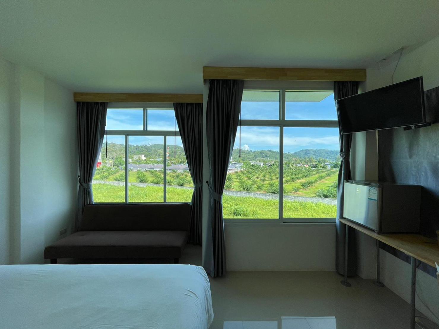 Dwell Phuket Airport Hotel At Naiyang Nai Yang Exterior photo