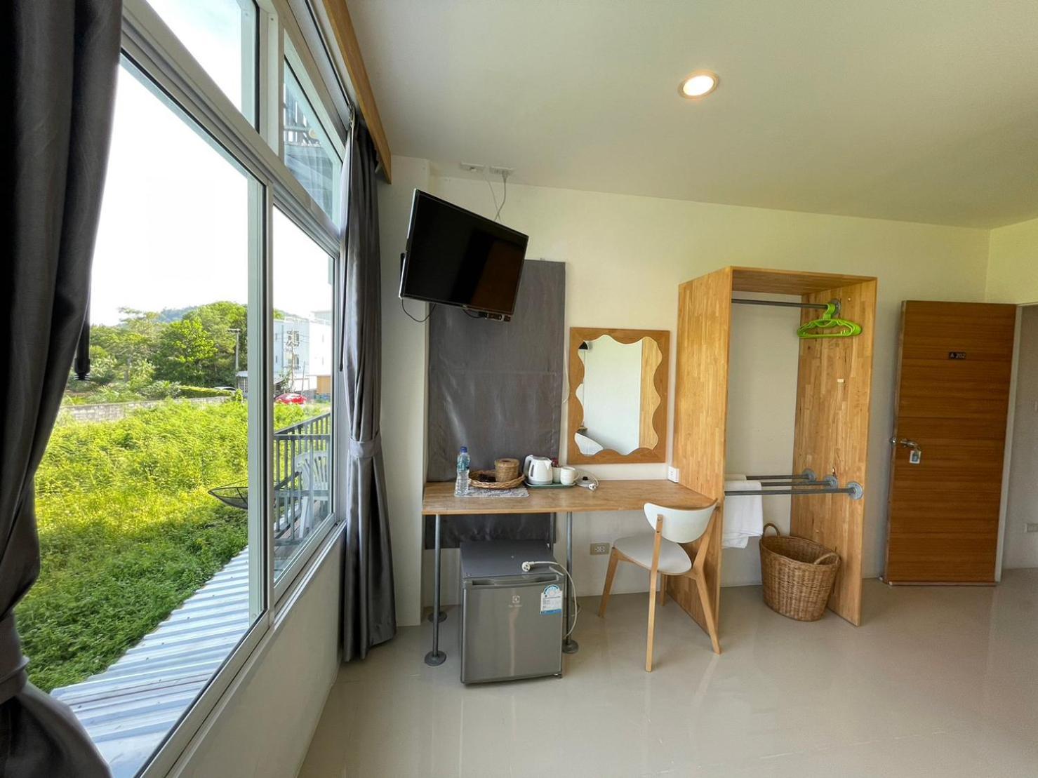 Dwell Phuket Airport Hotel At Naiyang Nai Yang Exterior photo